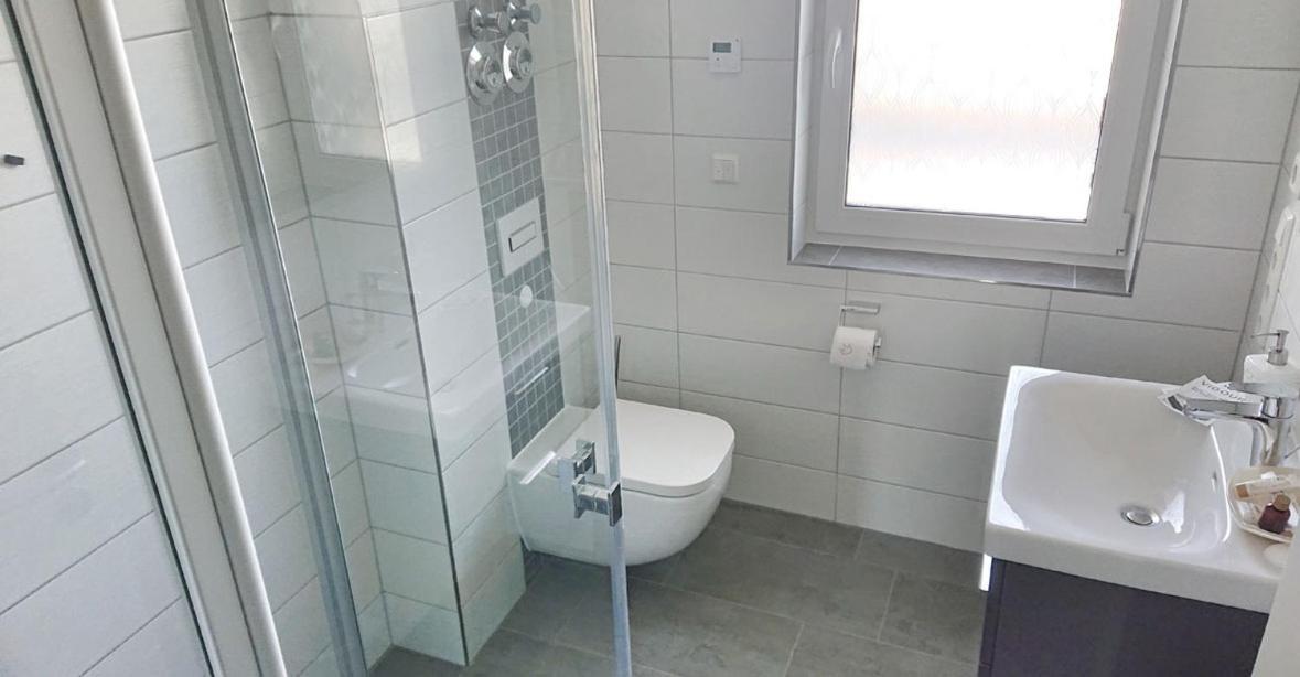 Kuhnle-Tours Ferienwohnung 레힐린 객실 사진